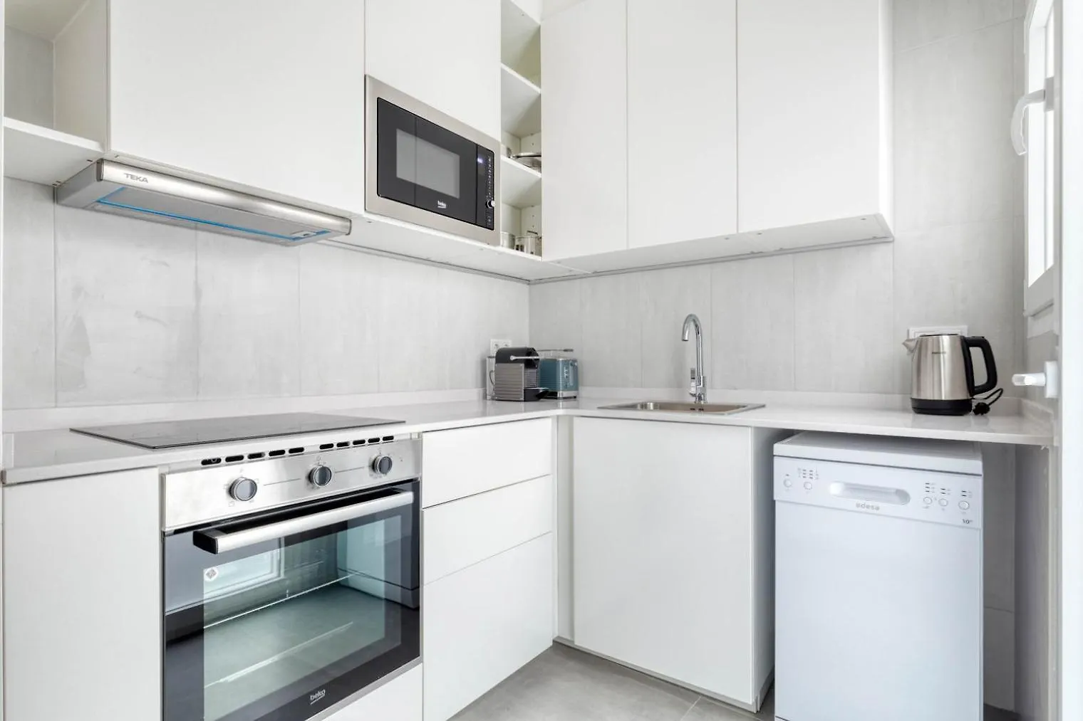 Blueground Vila De Gracia Furniture Decor Bcn-72 Barcelona